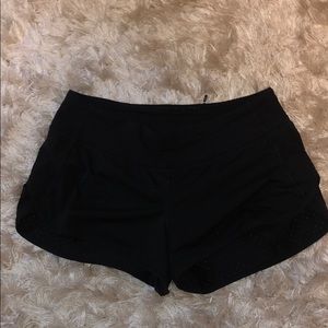 Lululemon perforated speed up shorts 2.5 inches